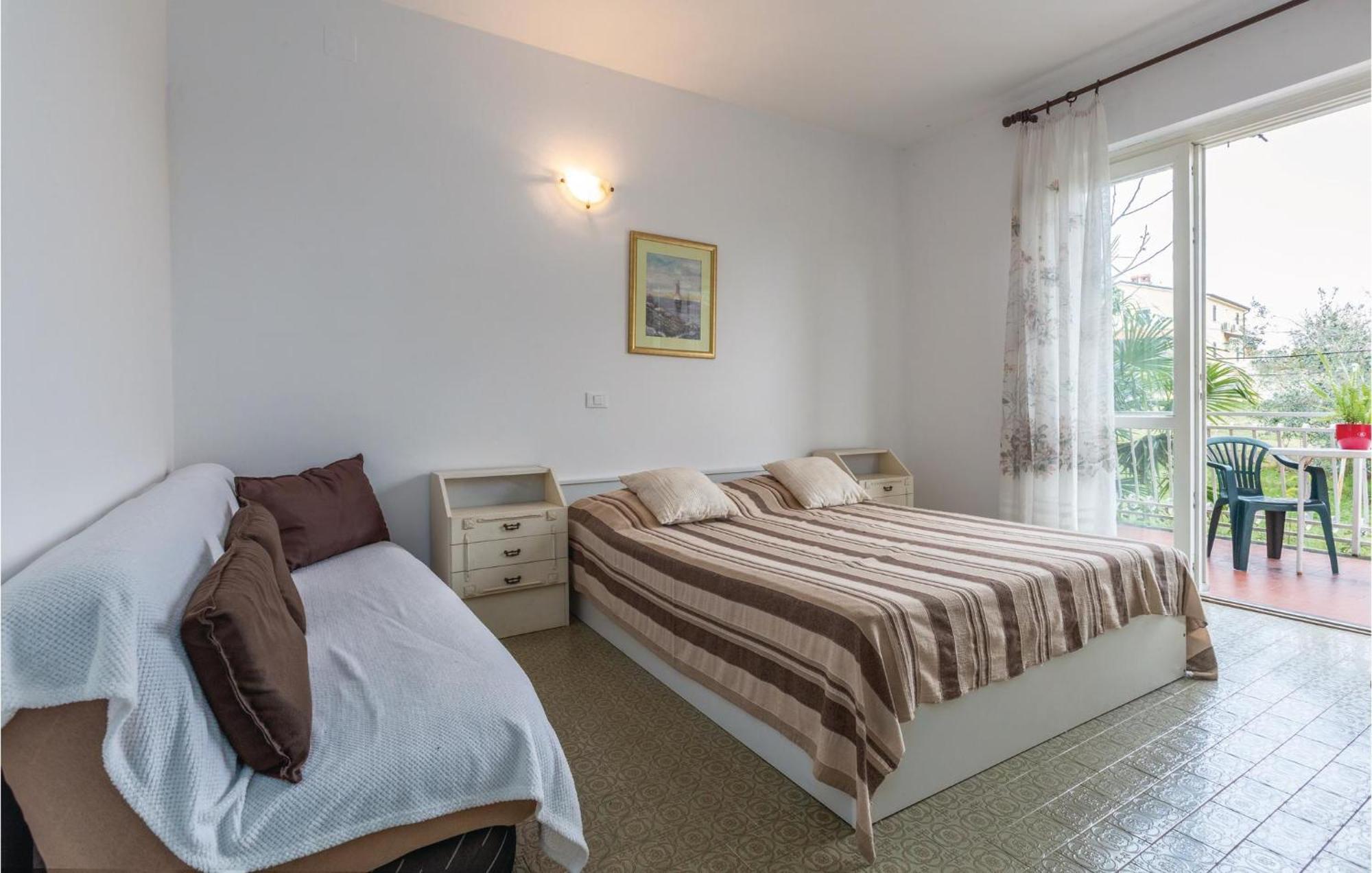 2 Bedroom Pet Friendly Apartment In Lovrecica 外观 照片