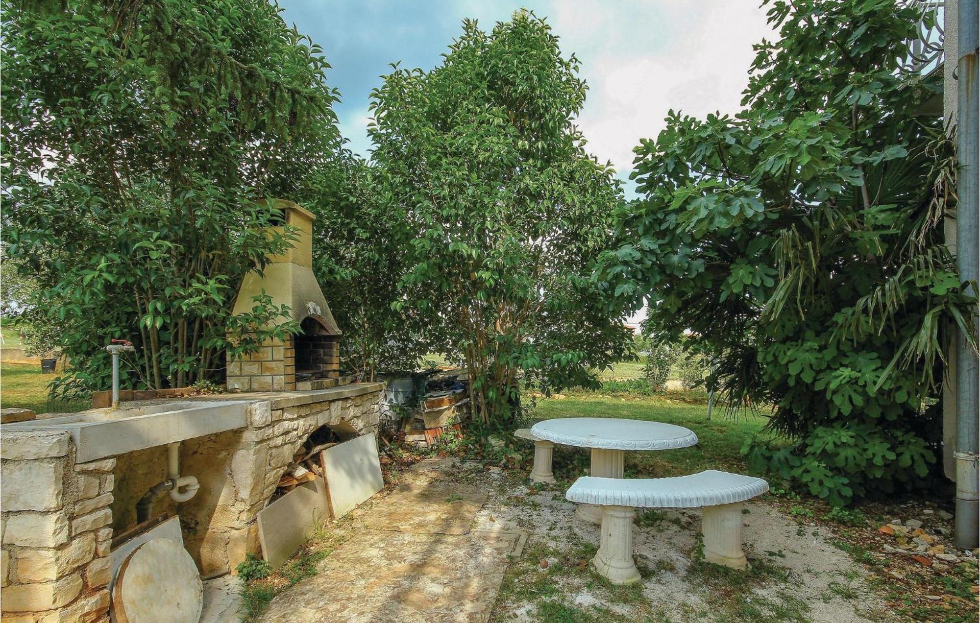 2 Bedroom Pet Friendly Apartment In Lovrecica 外观 照片